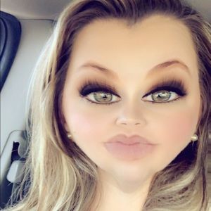 Meet your Posher, Chloe